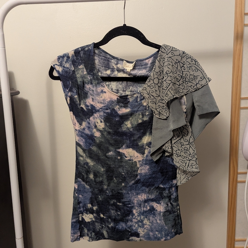 Deletta Flutter Sleeve Abstract Watercolor